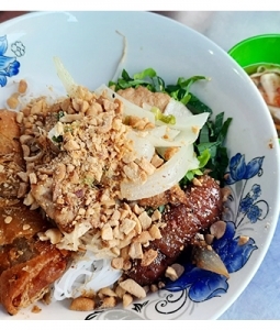 Bún Thịt Xào Chả Giò Nem Nướng Ngon Quận 6